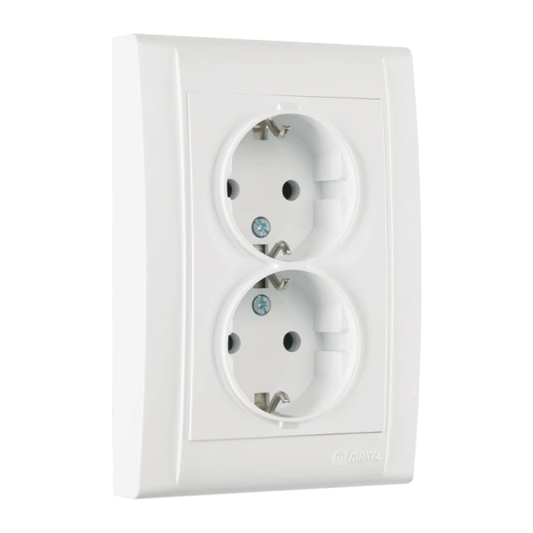 Розетка Makel Defne 2гн. 16A С/З пластик белый 42001057 (1/12)